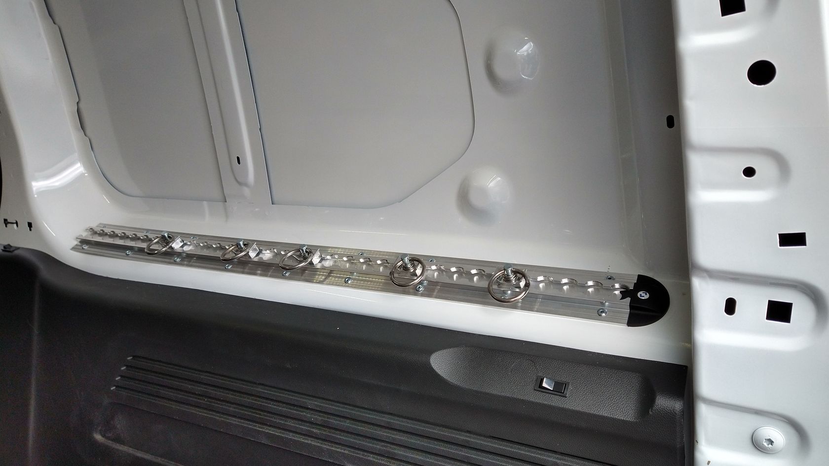 Airlineschiene allsafe Standard mit Flansch, 1496 mm, vorgebohrt, inkl. Stahlnietensatz