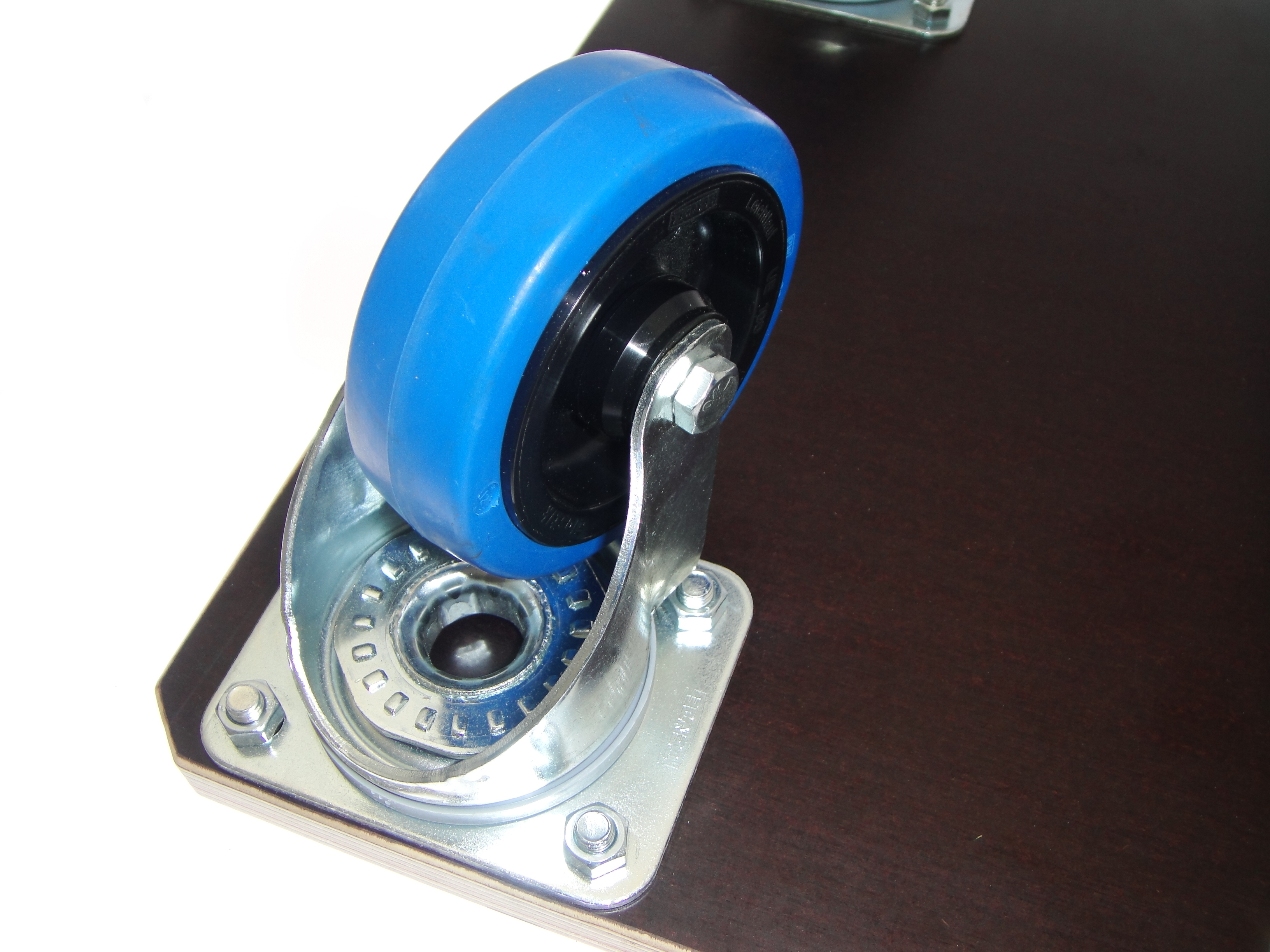 Rollbrett Schwerlast midi, 600 x 400 mm, vier Lenkrollen, davon zwei mit Stopp