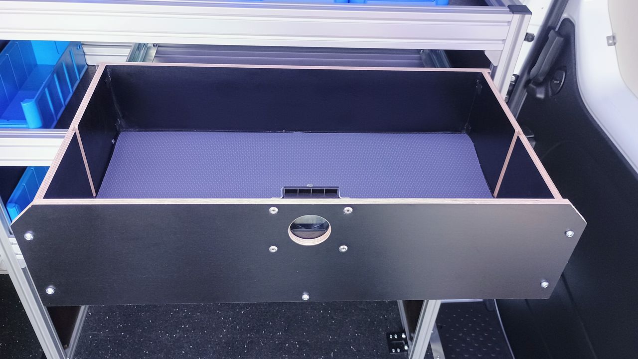 Schublade für Alu-Fahrzeugregale 636 x 180 x 357 mm