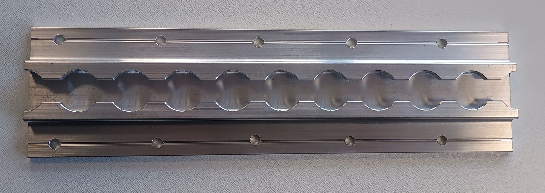 Airlineschiene allsafe Standard mit Flansch, 1471 mm, vorgebohrt, inkl. Stahlnietensatz